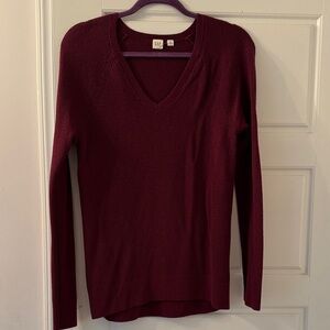 GAP Women's Deep Red V-Neck Sweater size Medium